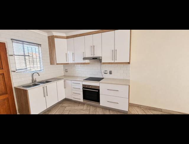 2 BEDROOM TOWNHOUSE FOR SALE IN KOSMOSDAL